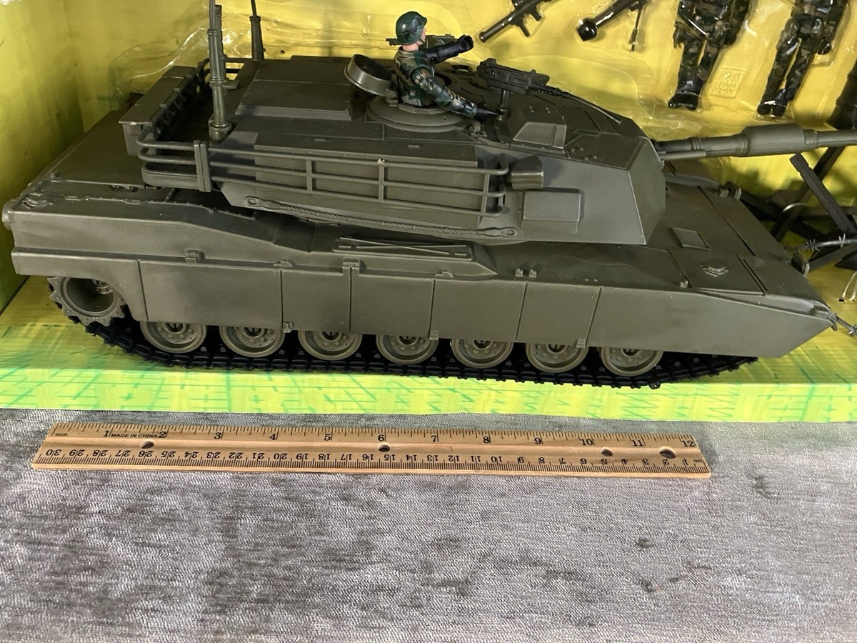 激レア　Peacekeeper Power Team ミリタリー　ジープ RARE World Peacekeepers Combat Tank w/ Figures 1:18 Scale Power