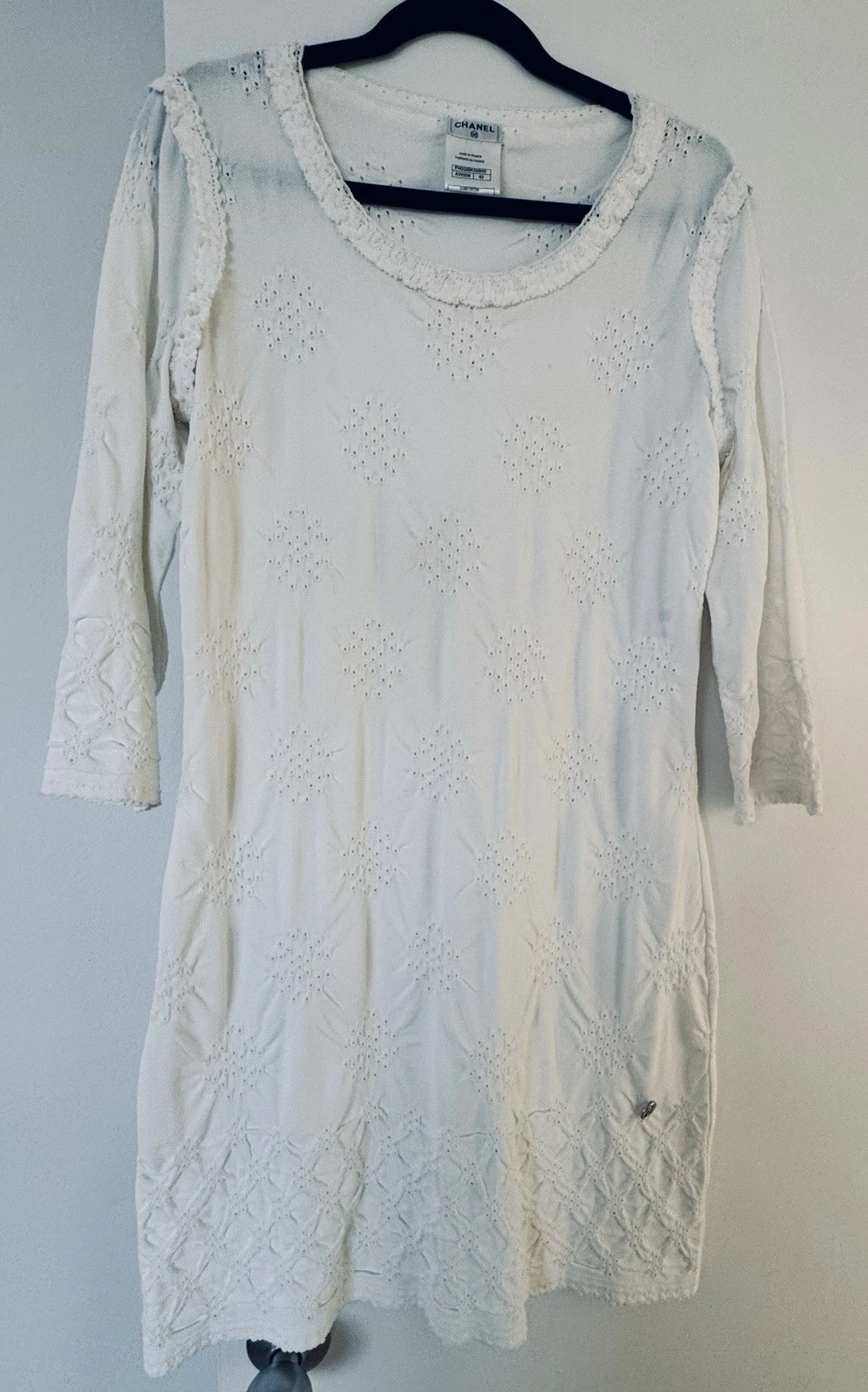 ABITO CHANEL CHIC IN JERSEY DI PIZZO BIANCO CON FANTASIA INTRICATA. PERFETTO 42 L $2450