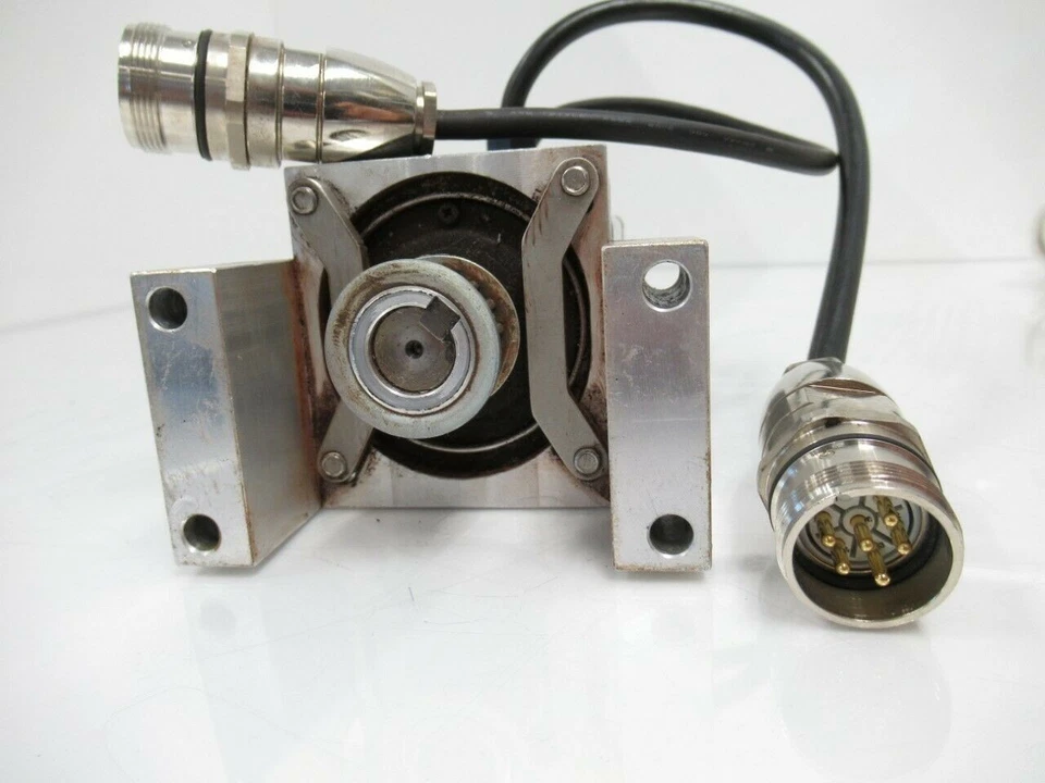 SGME-04VF14 Tuv Ac Motor 3000r/m+2 salidas Convertidor Cable Macho (Usado Probado) Foto 3 de 4