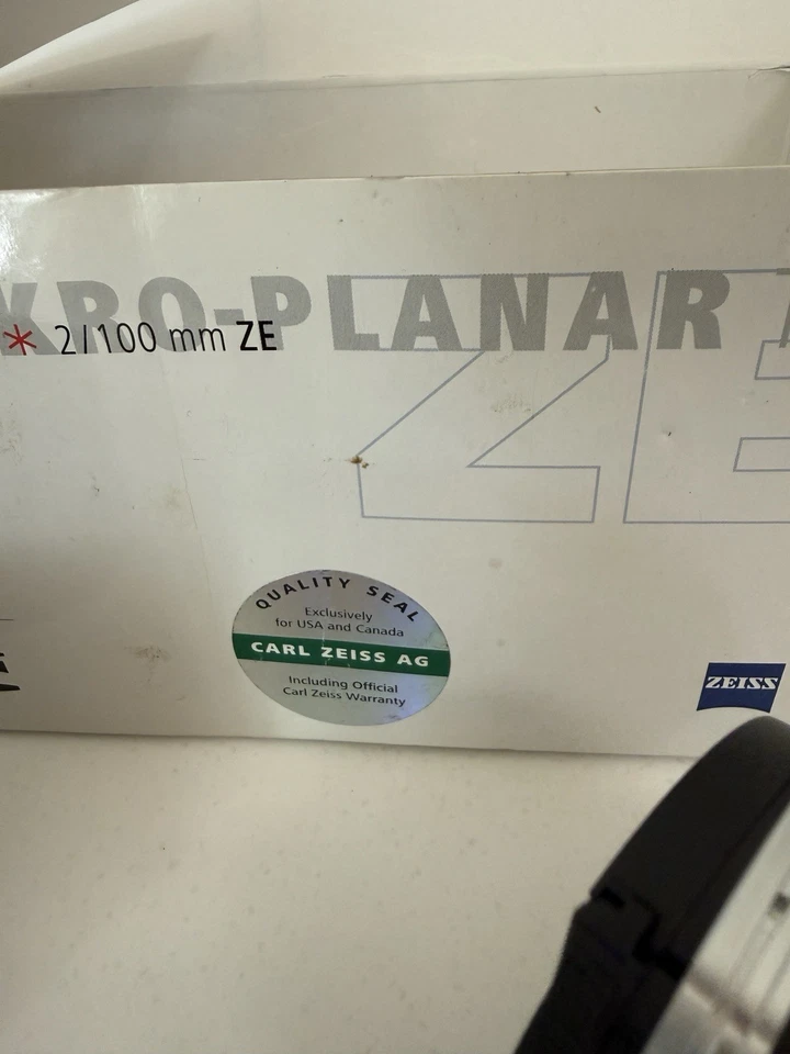 Zeiss Planar T* 100mm f2 ZE Lens for Canon - Image 2 of 4