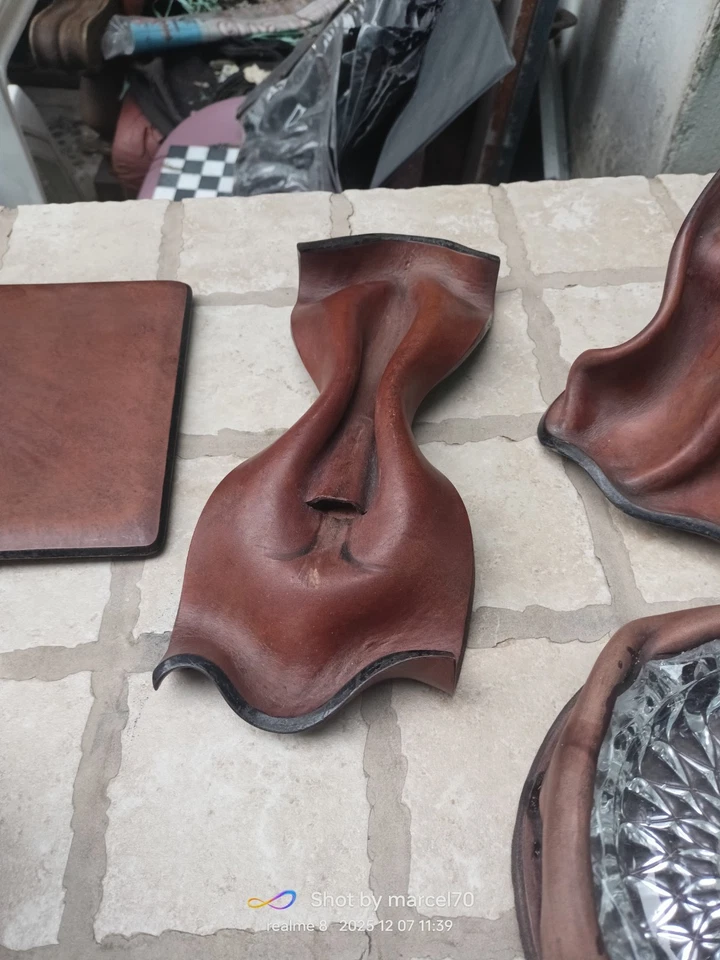 PRESTIGIOSO SET DA SCRIVANIA IN CUOIO 70's MARCHIATO A FUOCO LAR MONTEGRANARO - Immagine 4 di 4