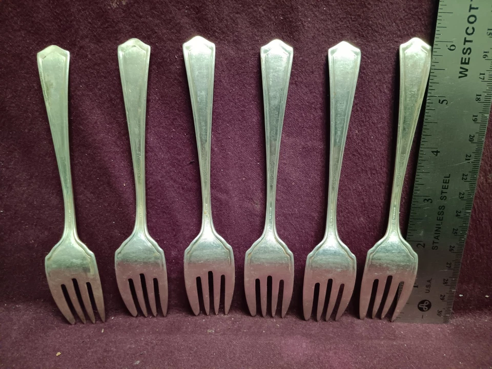 Garfo de salada 6 peças Silverplate 1881 Rogers 1915 Salem / Lowell 6" sem monograma - Imagem 3 de 4