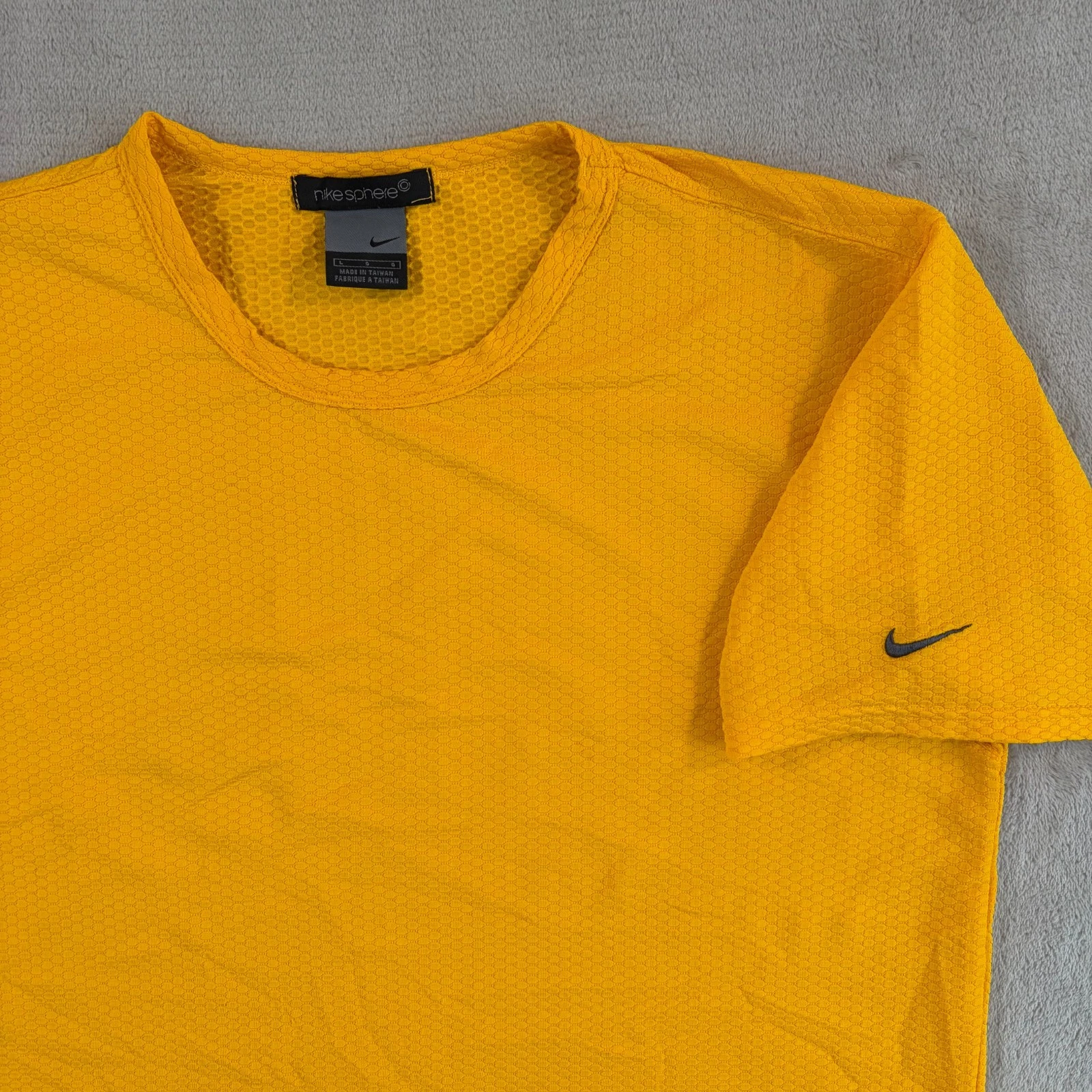 Vintage Nike Sphere Performance T Shirt in Yellow Men Large Textured Running
