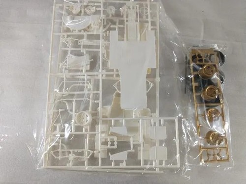 Unused Fujimi Model 1/24 Ferrari 330 P4 Berlinetta Plastic Model - Bild 3 von 8