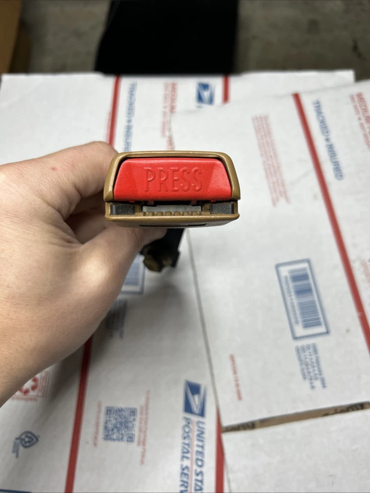 93.5 94 95 JAGUAR XJS CUPÉ HEBILLA CINTURÓN SEGURIDAD TRASERO DERECHO BEC23658AFW CEBADA Foto 2 de 4