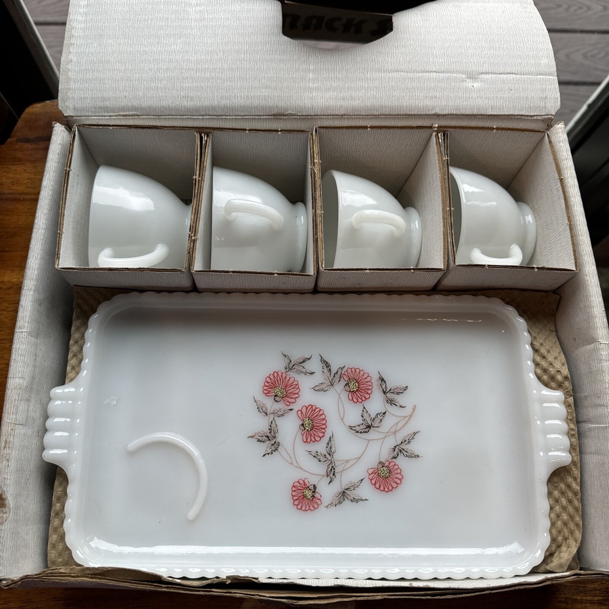 Vintage Anchor Hocking 'Fleurette' 8-Piece Snack Set New in Vintage Anchor Hocking 'Fleurette' 8-Piece Snack Set New in