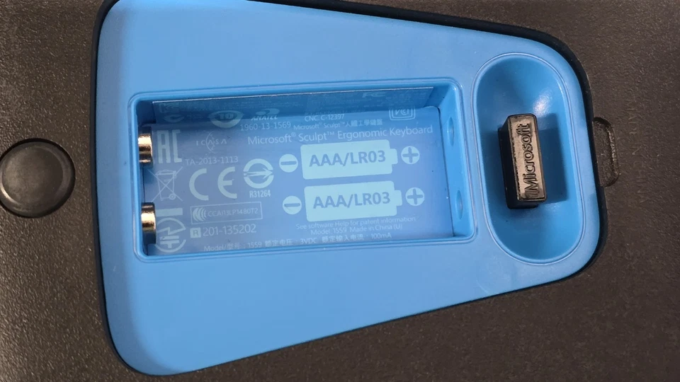 Teclado de escritorio ergonómico Microsoft Sculpt modelo 1559 - con dongle USB probado Foto 3 de 4