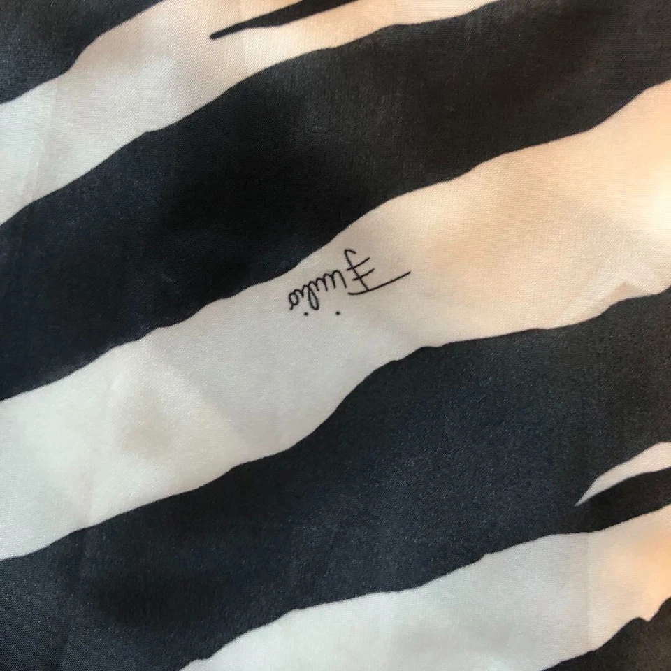 Abrigo de media lluvia para mujer Emilio Pucci estampado de cebra blanco negro monótono damas Foto 4 de 4