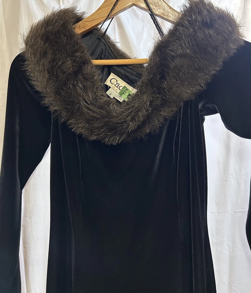 Cachet Vintage Black Velvet Dress Faux Fur Collar Off Shoulder Gown Holiday Sz 4 - Image 4 of 4
