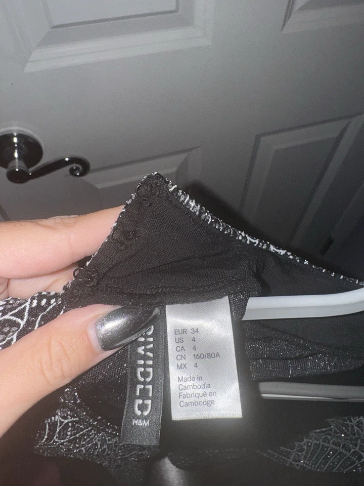 Mini Vestido H&M Manga Larga Brillante Brillo Body Ajustado Negro y Plateado Talla 4 Foto 4 de 4