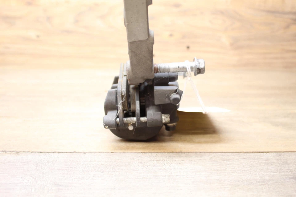 2013 年本田 VFR1200F ABS 后背制动钳带安装支架 — 第 4/4 张图片