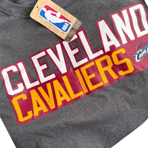 NBA Cleveland Cavaliers Lebron James 23 T-Shirt Graphic Tee Mens Size L NWT - Picture 8 of 9