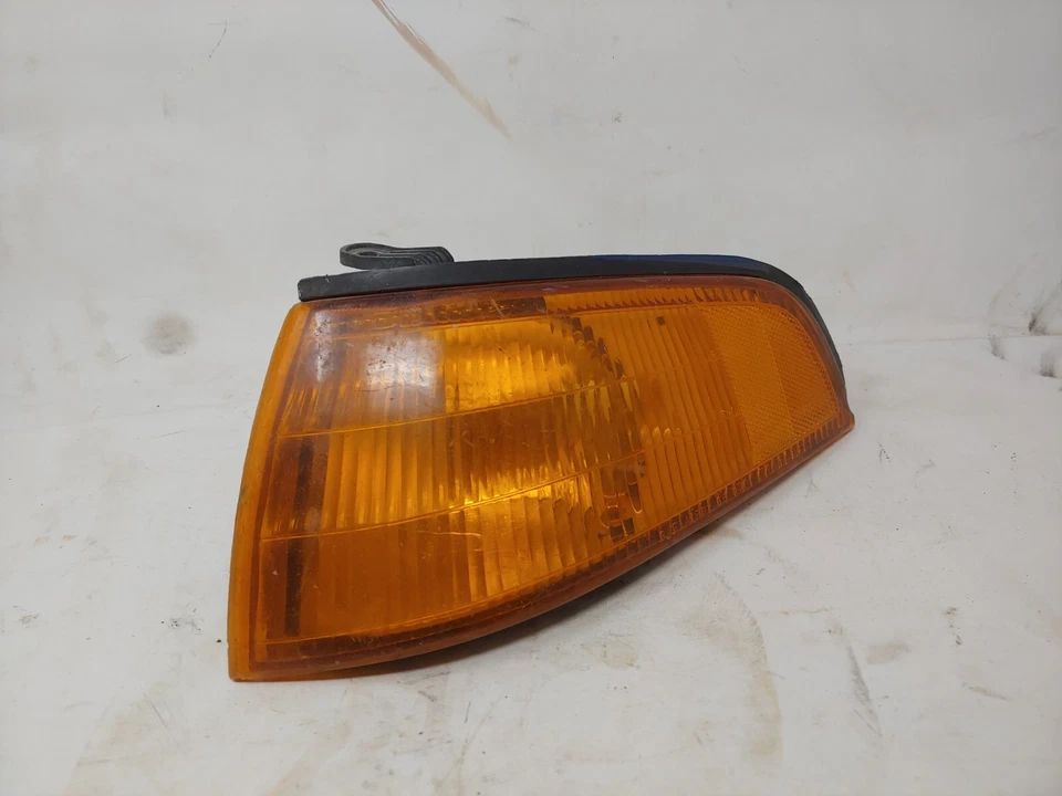 1993-1996 Ford Escort OEM lâmpada de estacionamento dianteira esquerda sinal de seta F3CB-13A271-AA - Imagem 2 de 4