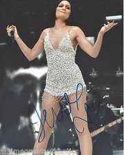 BRITISH SINGER JESSIE J SIGNED 8X10 PHOTO W/COA WHO YOU ARE ALBUM PRICE TAG A