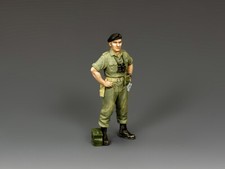 VN063 Standing Armoured Corps Officer by King and Country
