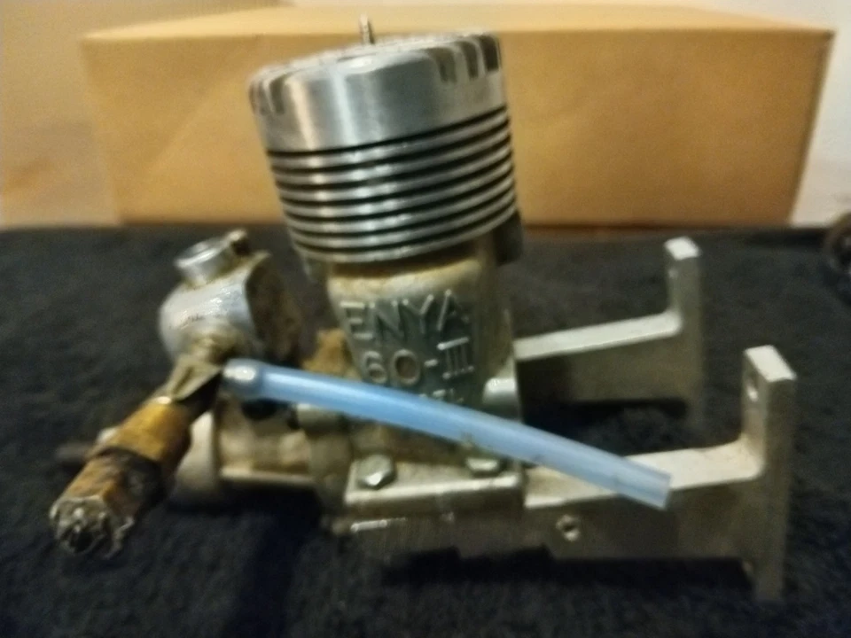 ENYA 60-III Model 7033 RC Nitro Engine - Runs Good. With Mount. No Muffler. CC2 - Image 3 of 4