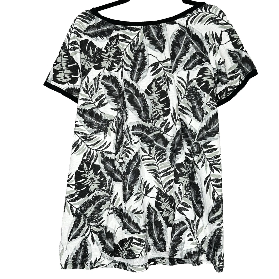 Camisa Woman Within Top 18 20 1X Negra Floral Manga Corta Cuello Redondo Henley Foto 4 de 4