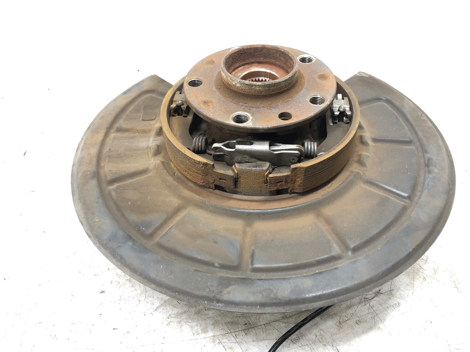 2014-2020 MASERATI GHIBLI 3.0L V6 RWD LEFT DRIVER REAR SPINDLE KNUCKLE HUB OEM.