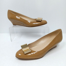 Kate Spade Roxana Wedge Pump with Gold Bow Patent Leather Camel US 8.5