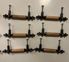 Perilla metálica acabado latón antiguo, inserto tipo madera Perilla metálica acabado latón antiguo, inserto tipo madera