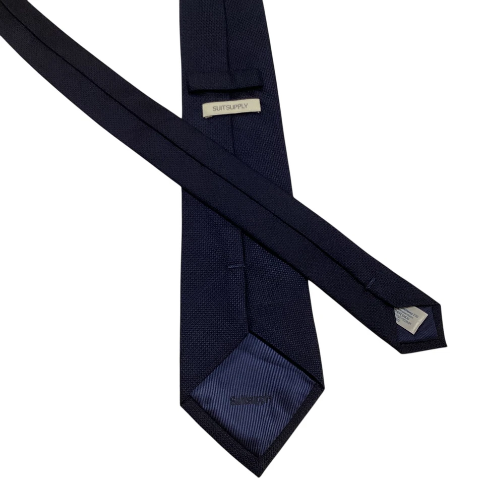 SUMINISTRO DE TRAJE Para Hombres 100% Seda Corbata Ajustada Diseñador SÓLIDA Geométrica Azul Marino Usada en Excelente Condición Foto 3 de 3