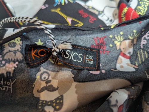 Koi Basics Leslie Top Fancy Party Scrub Top Size Small NWT - Picture 11 of 15