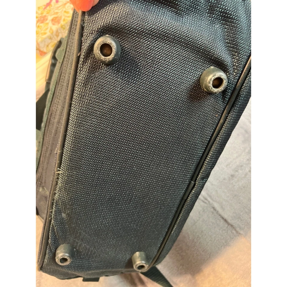 Bolsa de viaje Atlantic Carry-On 16x8x10 de nailon verde, usada hecha en EE. UU. Foto 4 de 4