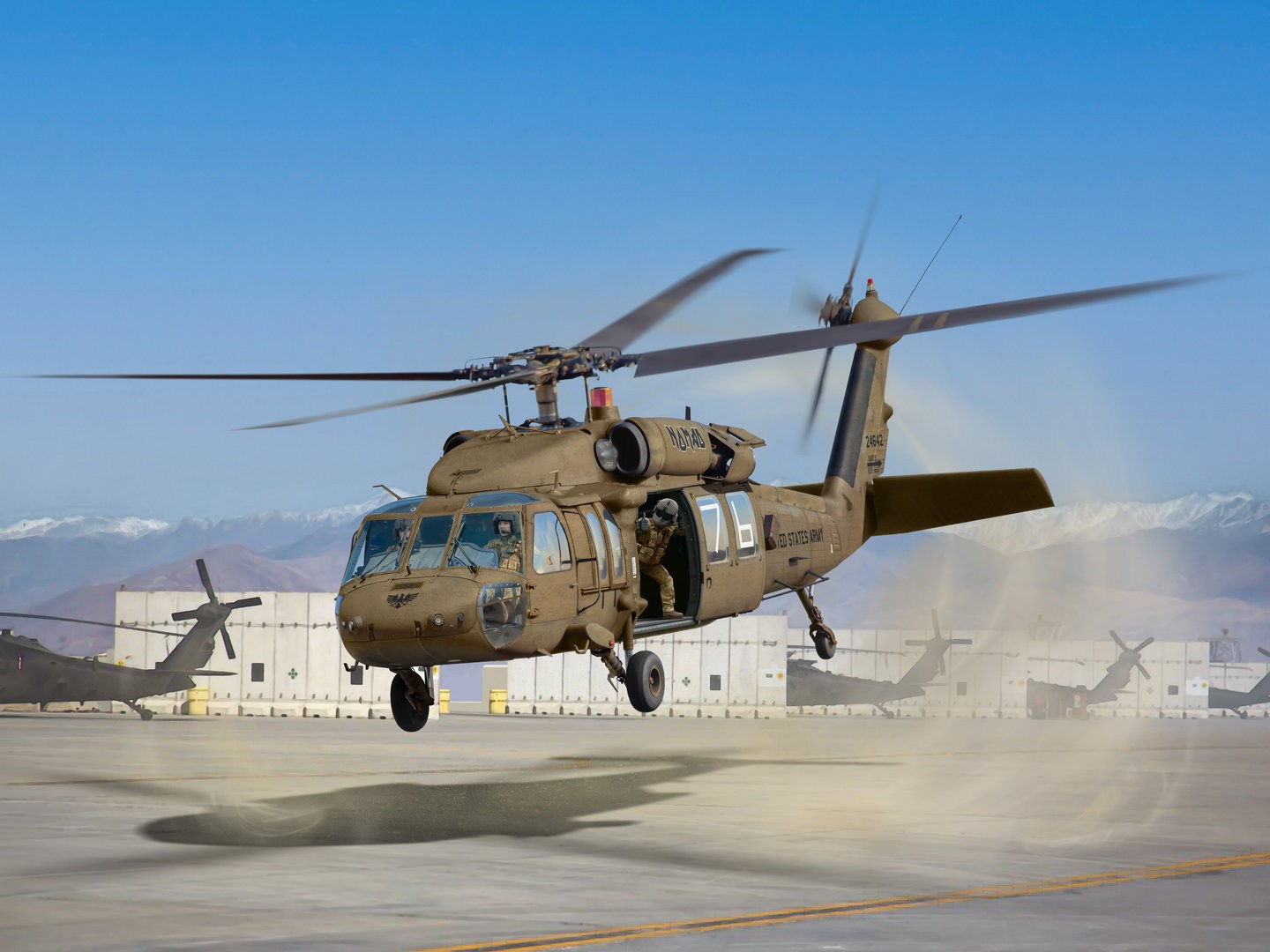 ICM 1:48 UH-60A Black Hawk Helicopter with 3 Crew Figures Plastic Model Kit