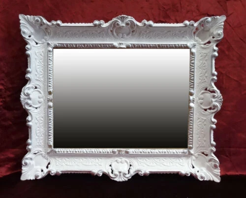 Weiße Deko-Spiegel im Barock-/Rokoko-Stil