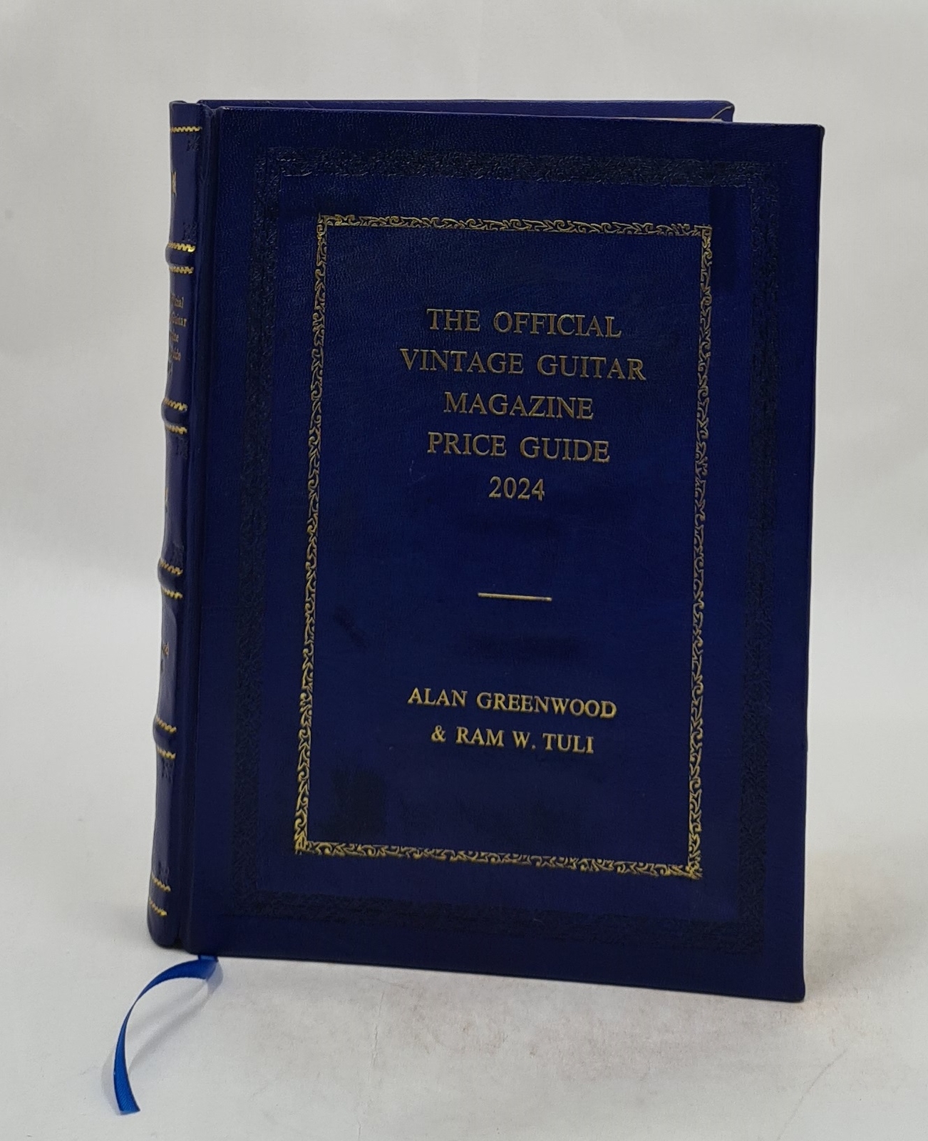 The Official Vintage Guitar Magazine Price Guide 2023 [Premium Leather Bound]