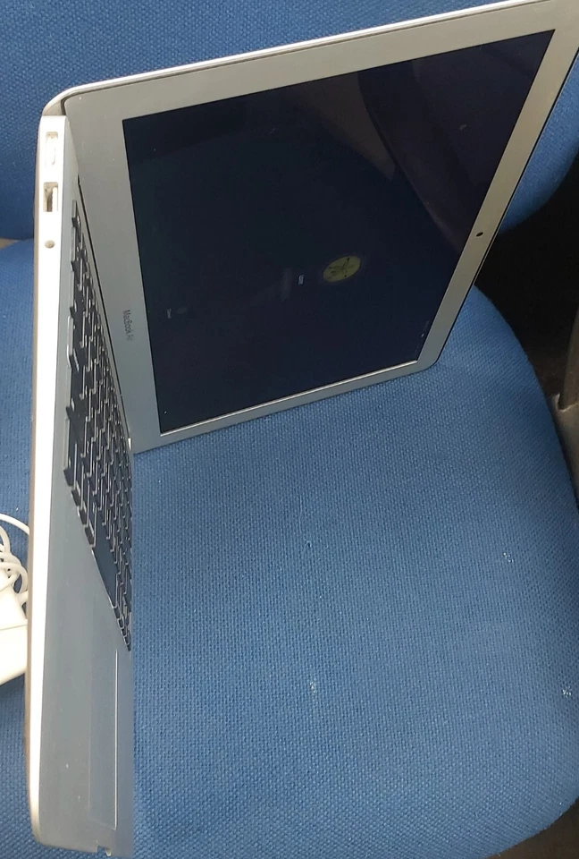 Apple MacBook Air 13" 2015 · i5 · 4GB · 250GB, photo 3 of 5