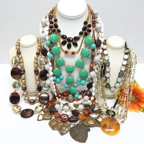 VINTAGE TO NOW FASHION COSTUME JEWELRY NECKLACE LOT ASSORTED TYPES & MATERIALS