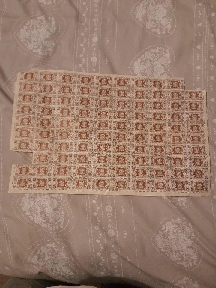 Wallis & Futuna - Native pottery -  block of 98 France Libre 5c stamps 1944 - Image 2 of 4