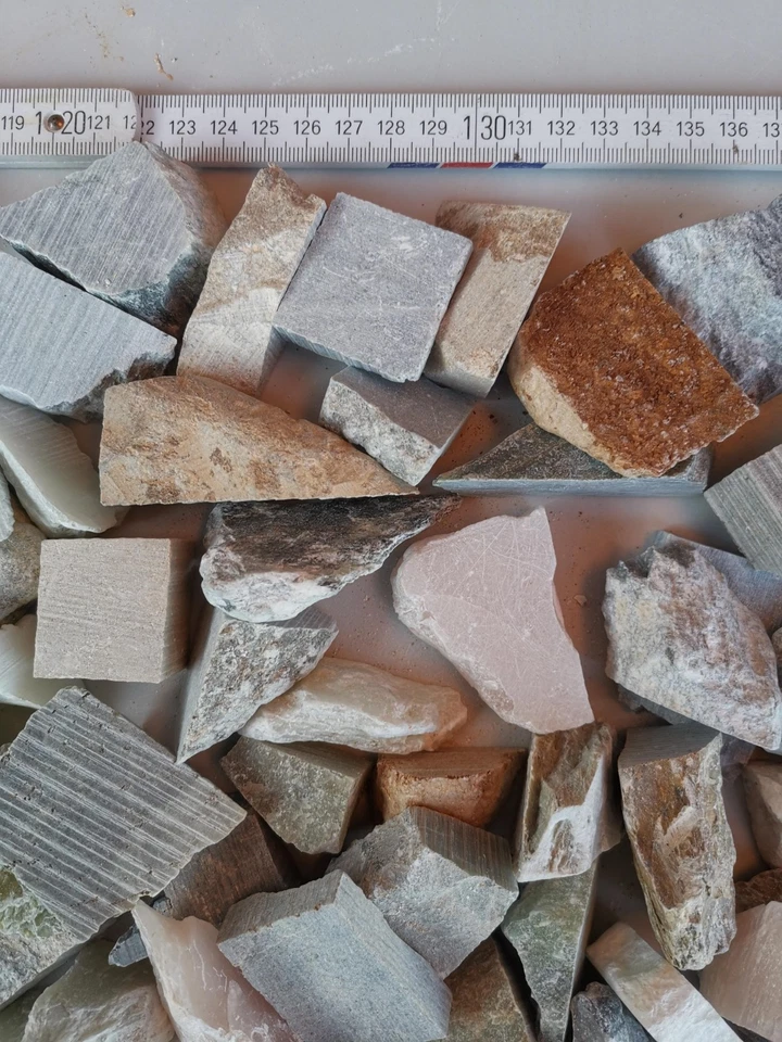 Speckstein von 40 bis 80g, insg. 2 kg gesägt, bunte Mischung für viele Anlässe - Bild 2 von 4