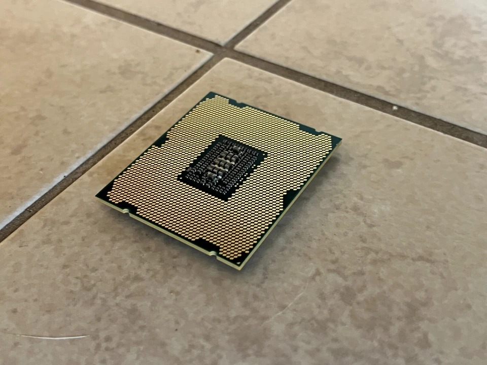 INTEL XEON E5-2665 SR0L1 2.4GHZ 8 CORE LGA 2011 CPU PROCESSOR - Tested Working - Image 3 of 4