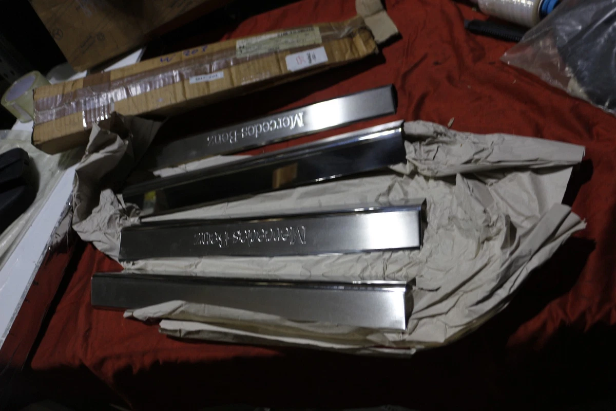 ORIGINAL Mercedes C-Klasse W203 - Satz Einstiegsleisten Chrom  