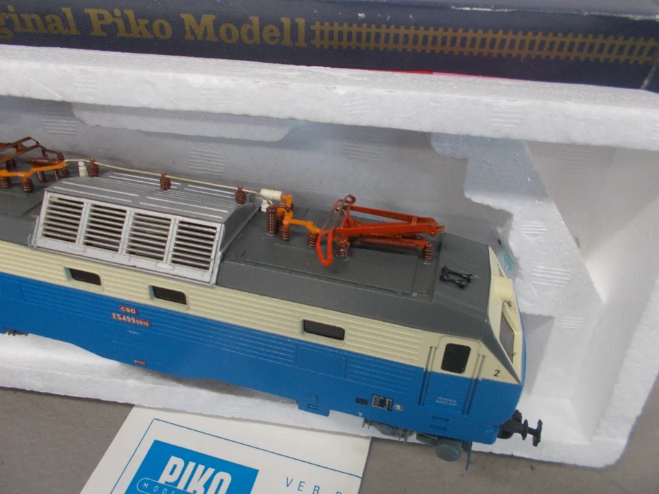 PIKO ~ ELECTRIC SCHNELLZUGLOKOMOTIVE POWERED LOCO~ BLUE & CREAM~HO SCALE~ LOT C - Image 2 of 4