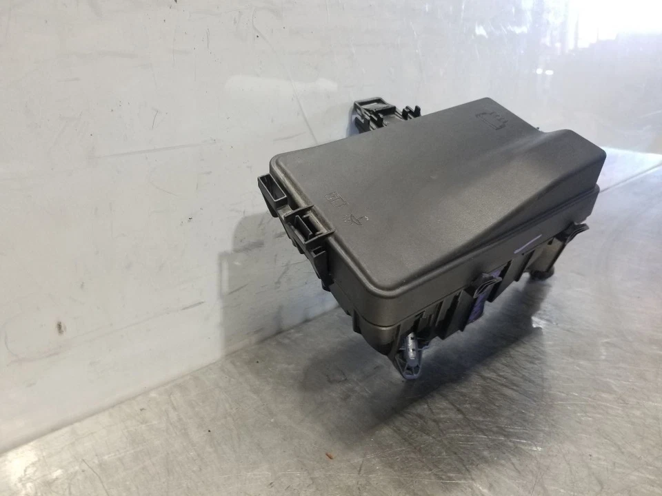 22 2022 VOLKSWAGEN GOLF GTI 2.0L ENGINE FUSE BOX - Image 3 of 4