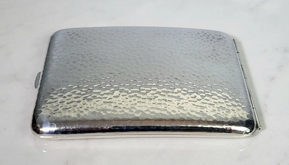 FINE LRG c. 1965 Japonés Martillado Esterlina + Plata Curvo Estuche de Humos 3.56 oz Foto 4 de 4