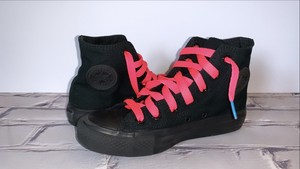 black converse with pink laces