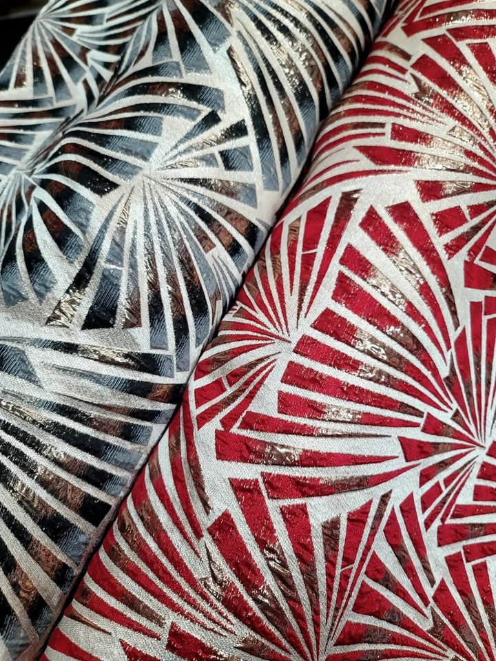 Tela Brocado ROJO Metálica Vendida por Yarda Geométrica Sobre Fondo Beige  Foto 3 de 4