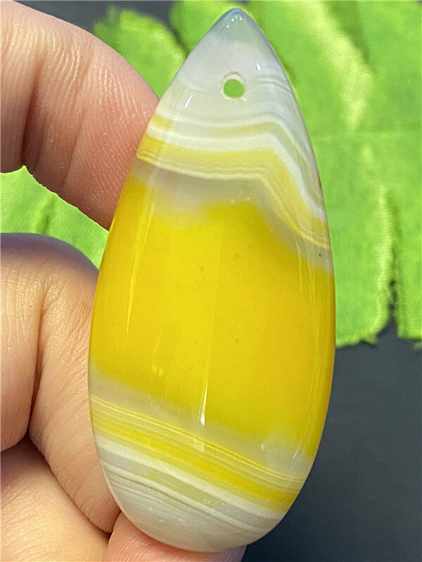 KU38572 47x21x7mm Yellow/white Stripes Agate Teardrop Pendant Bead