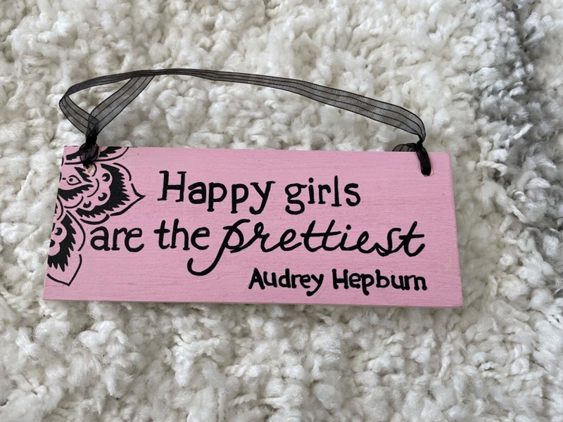 HAPPY GIRLS ARE THE PRETTIEST Hepburn Pink sign approx 7x3