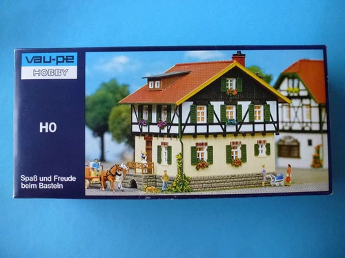 VAU-PE 8212: Kleines Wohnhaus in 1/87 (H0) Plastikbausatz aus den 80ern