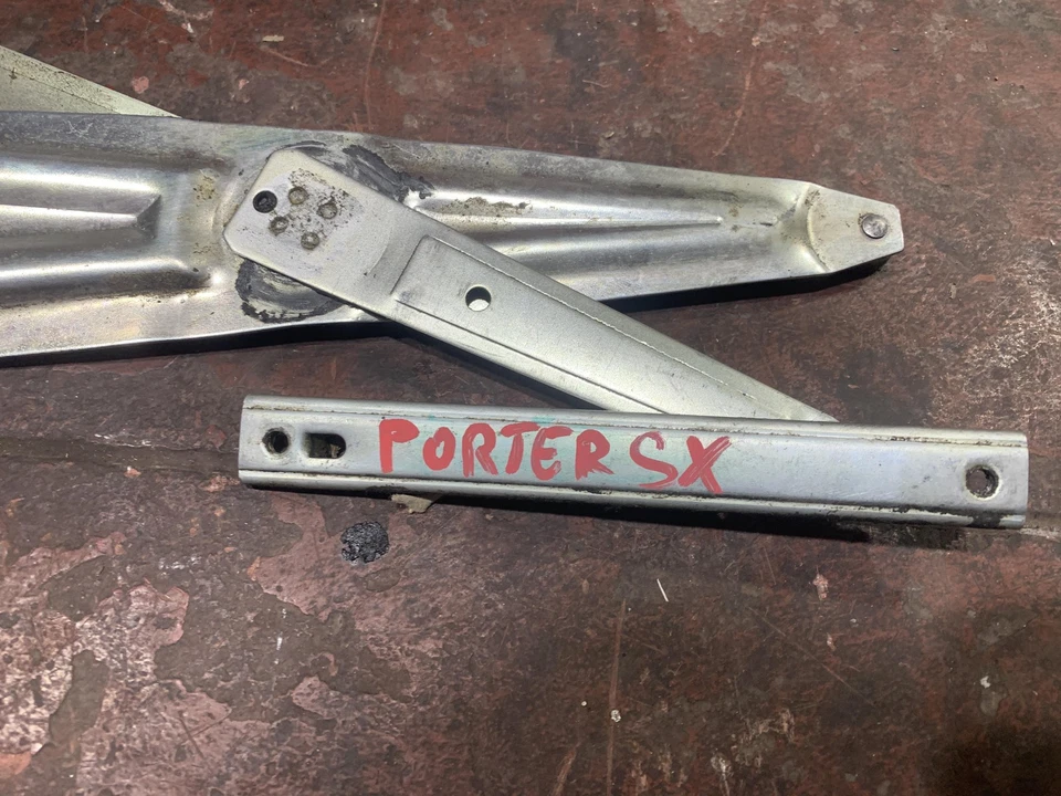 MECCANISMO ALZAVETRO ANT. SX PER PIAGGIO Porter Furgonato (93>) - Immagine 3 di 4