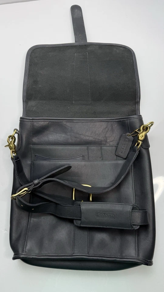 Bolso Mensajero COACH Negro Cuero Curtido con Guante, Herrajes de Latón, EE. UU. Foto 4 de 4