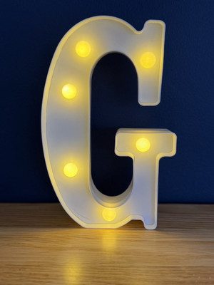  LED Leuchtbuchstaben G warmweiße Lichter stehend 21 cm 