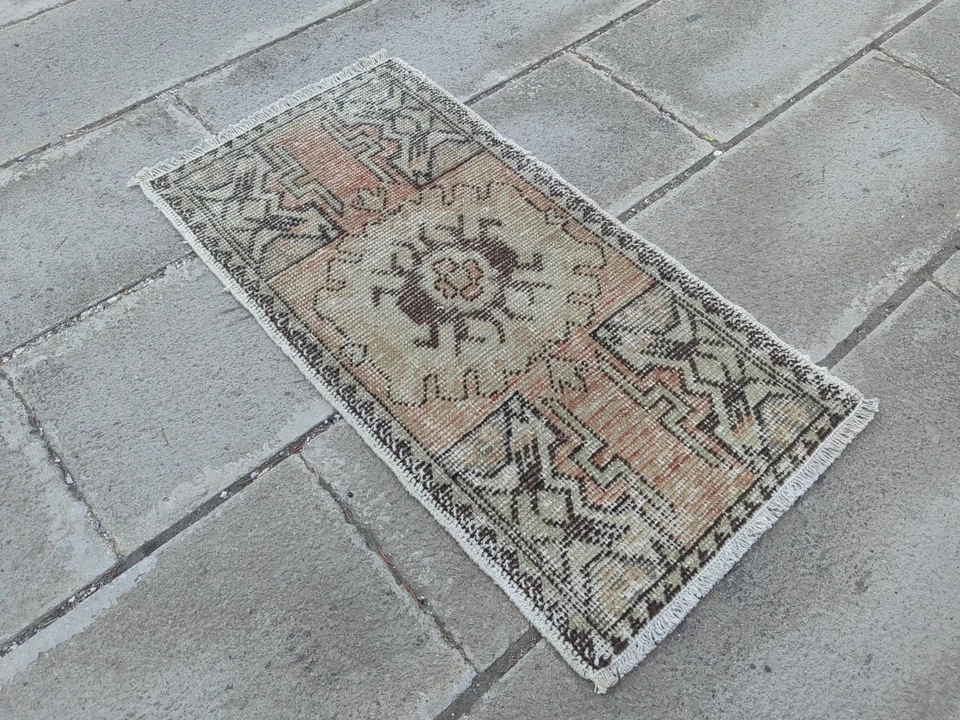 Vintage Turkish Oushak Small Rug 1.5x2.8 ft | Faded Beige & Terracotta - Image 4 of 4