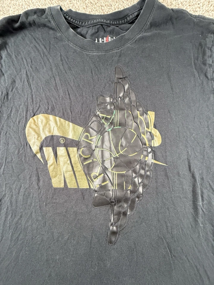 Camiseta clásica Jumpman Air Jordan Standard Fit XL negra y dorada para hombre Foto 2 de 4