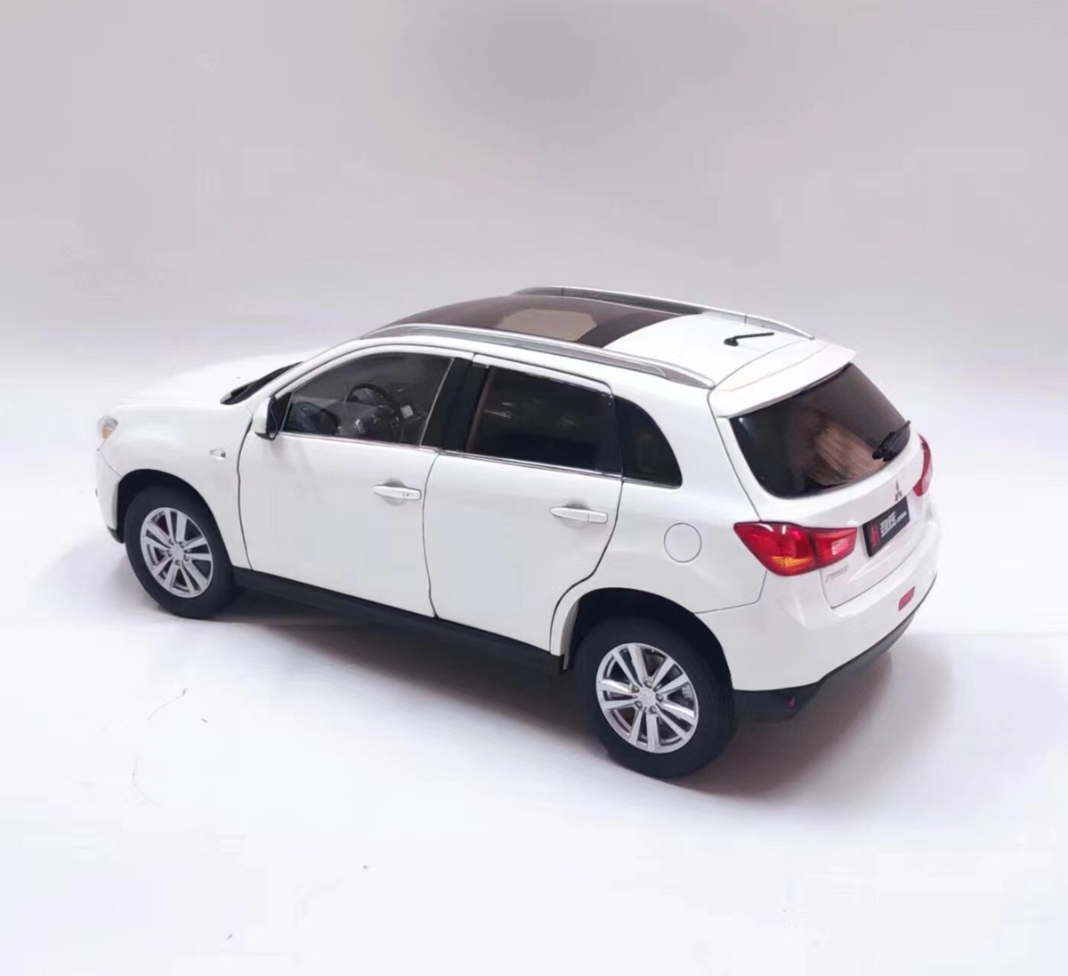 Mitsubishi SpaceJet ノベルティセット 1/18 MITSUBISHI ASX suv 2015 China MITSUBISHI Dealer model